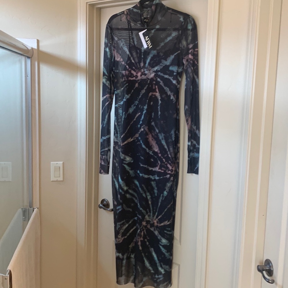 NWT -Mid length sheer designer set size L